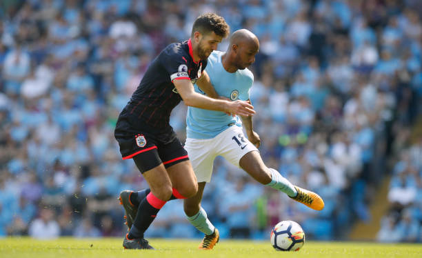 在米兰踢球 在米兰踢球