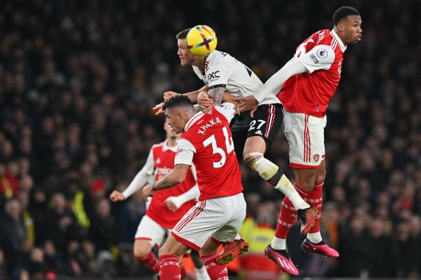 争相追逐的 争相追逐的